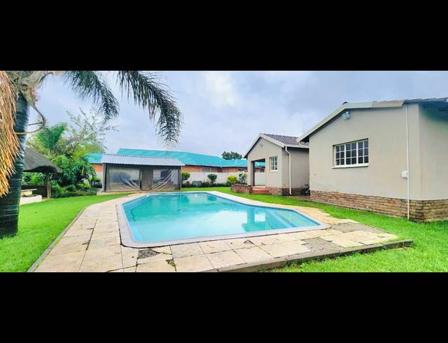 3 BEDROOM FREEHOLD FOR SALE IN BRACKENHURST